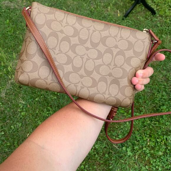 NWOT Coach Crossbody monogrammed purse with adjustable strap - Picture 3 of 14